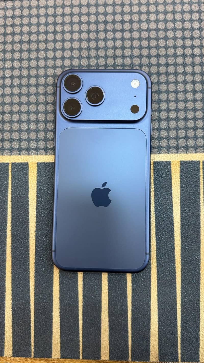 Apple iPhone 17 Pro Max 0