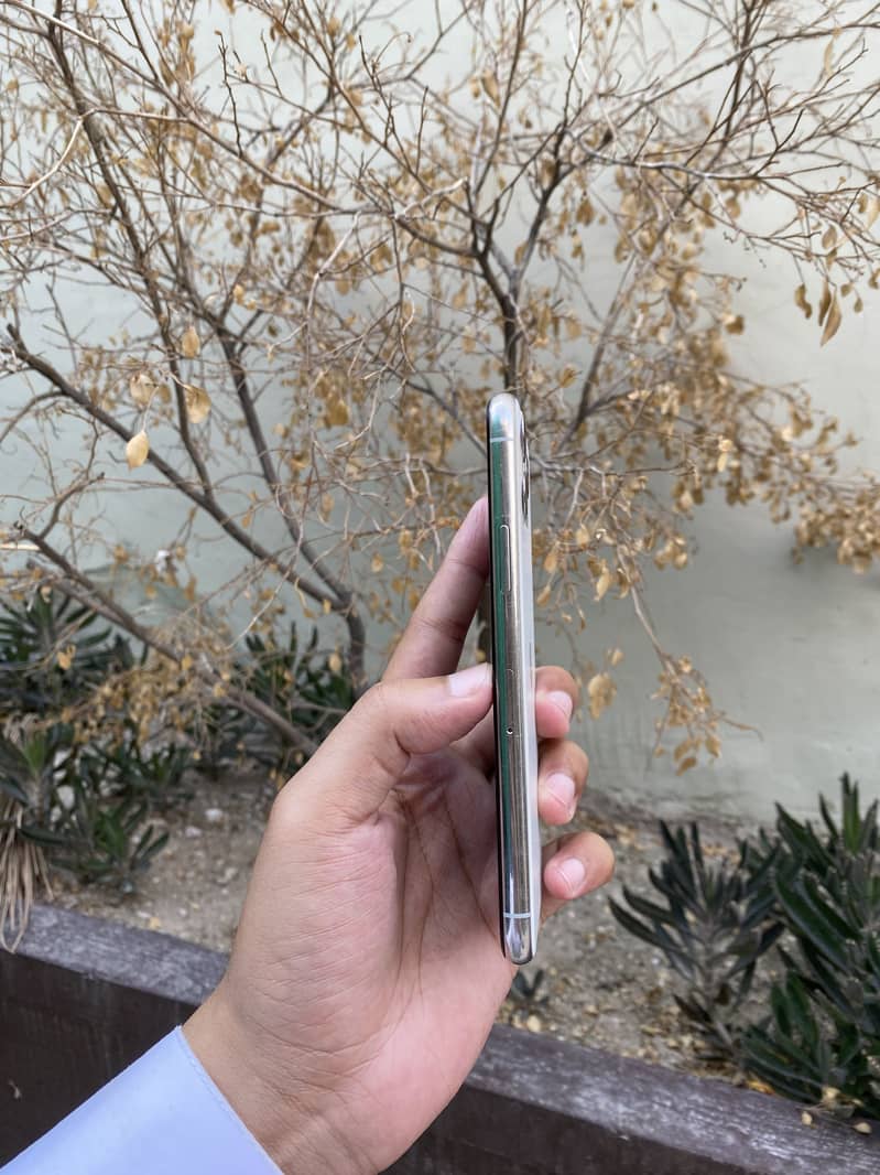 Apple iPhone 11 3