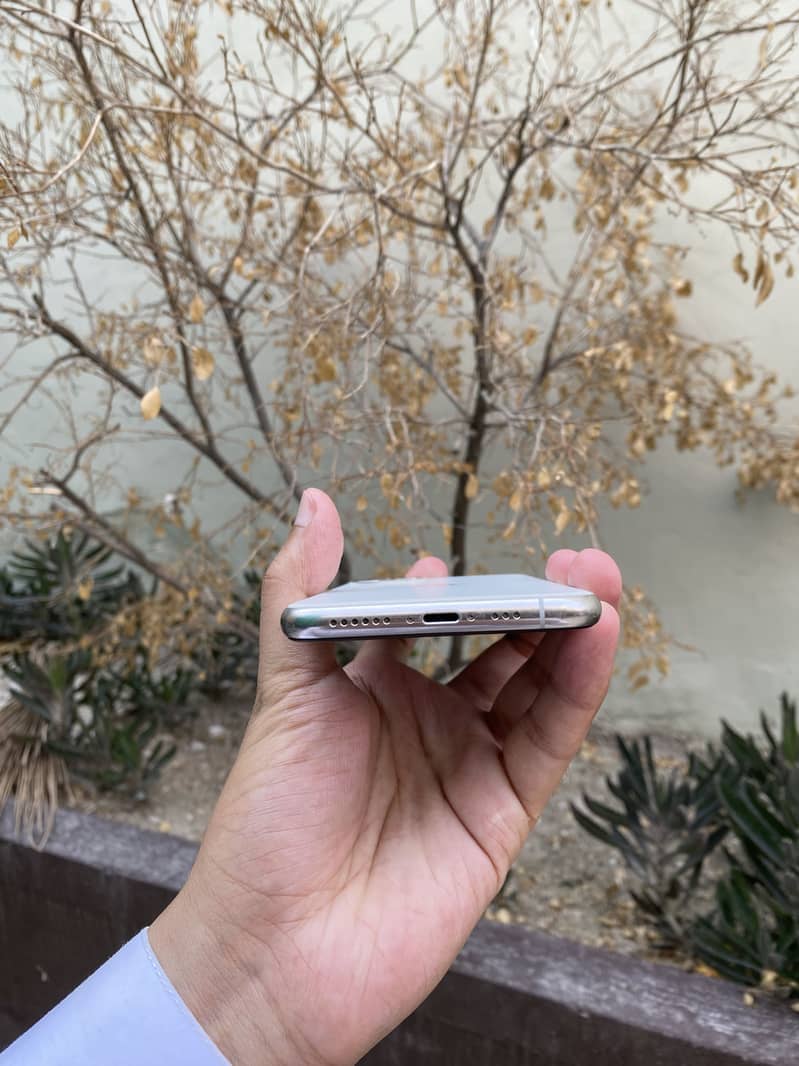 Apple iPhone 11 5