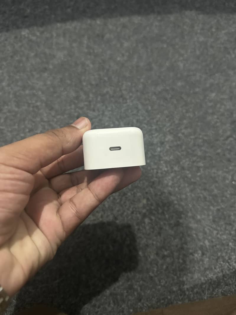 Apple 40W Dynamic power Adapter 2