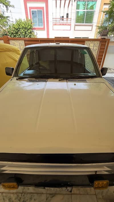 Nissan pathfinder model 1985