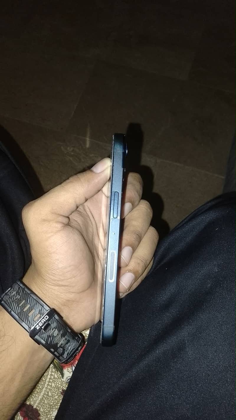 Apple iPhone 13 0