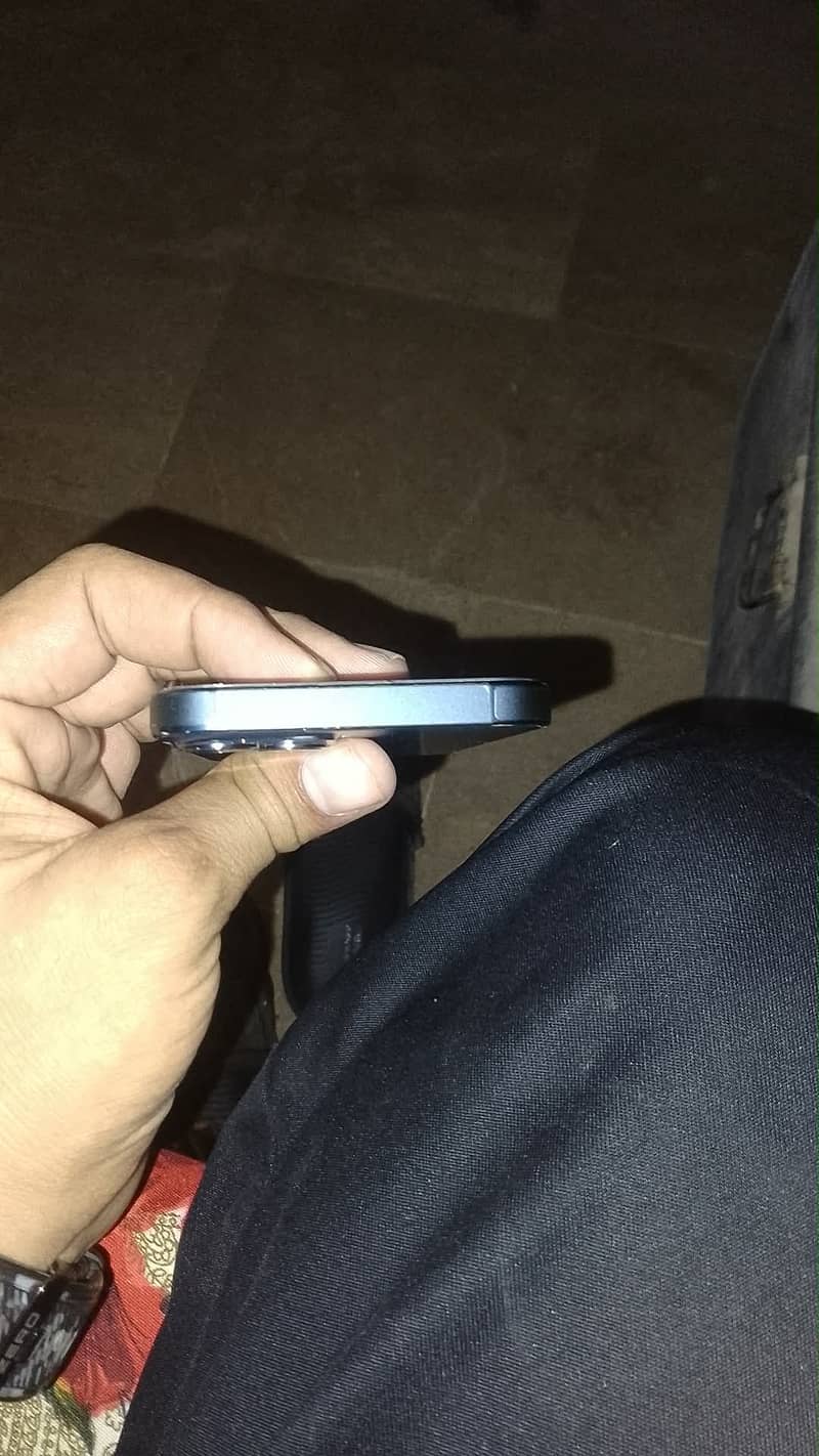 Apple iPhone 13 4