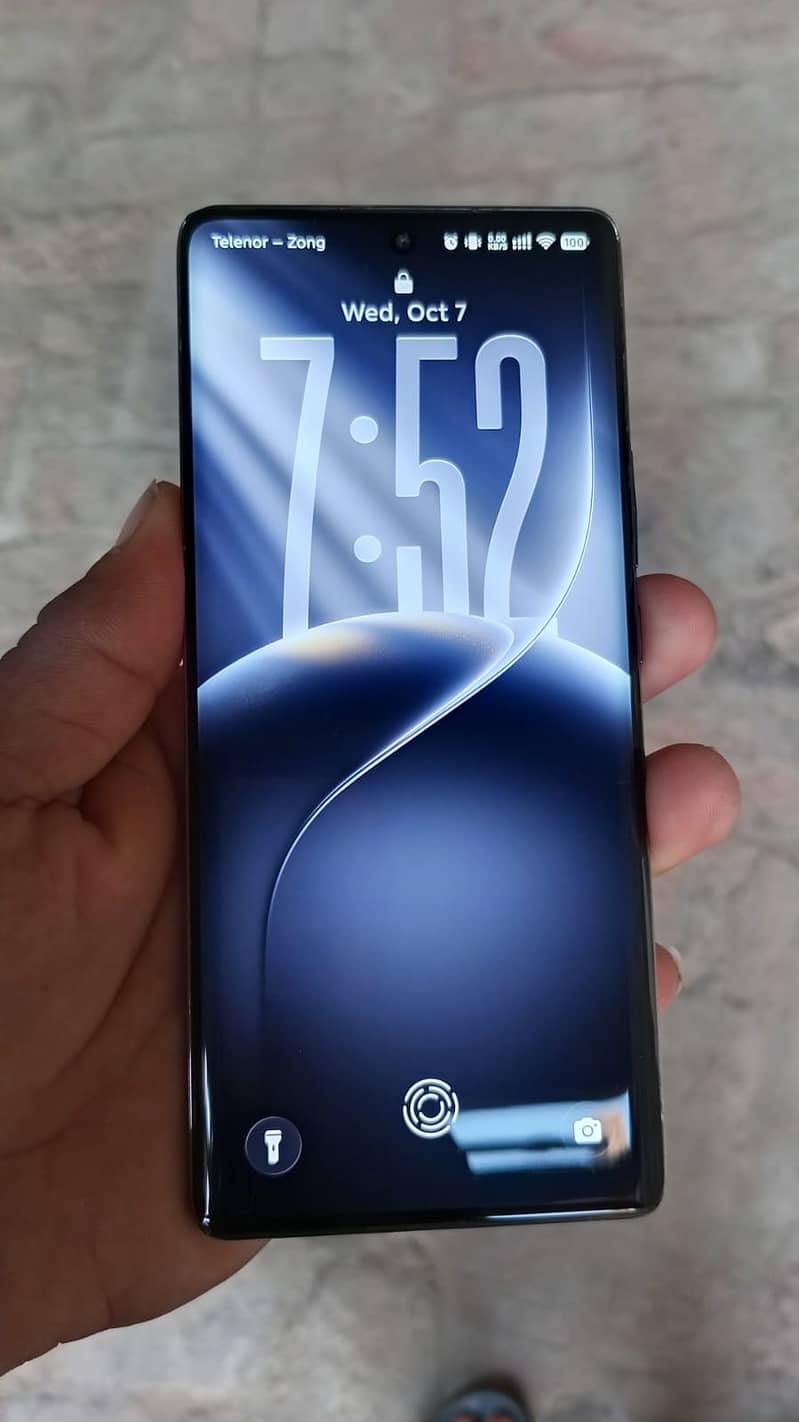 Tecno CAMON 30S 1