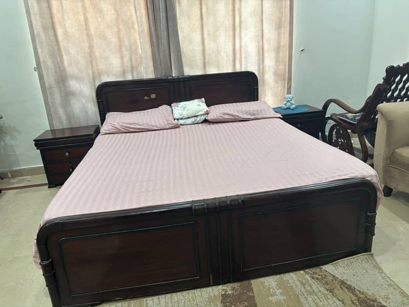 Bed with Side Tables 0