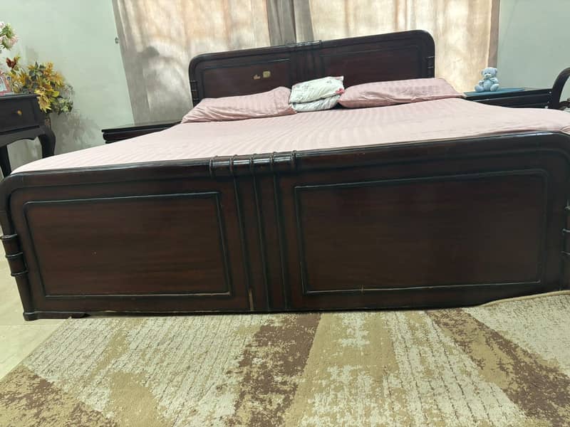 Bed with Side Tables 4