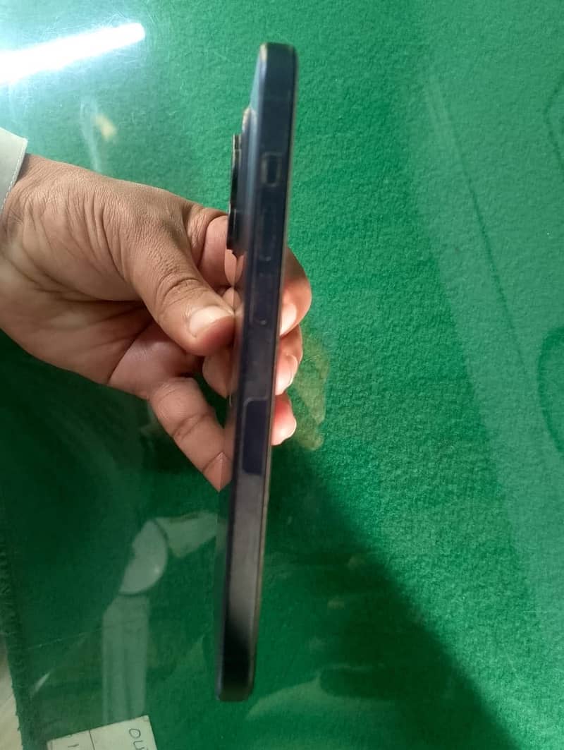Apple iPhone 15 Pro Max 2