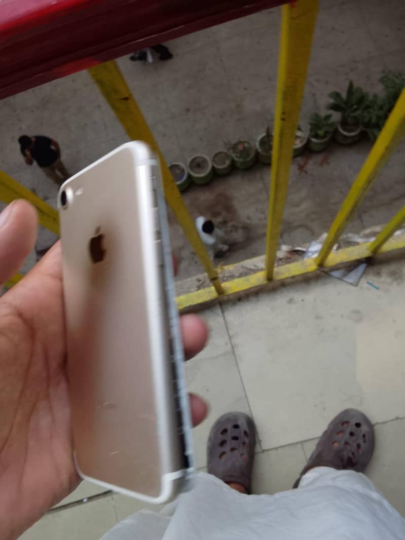 Apple iPhone 7 1