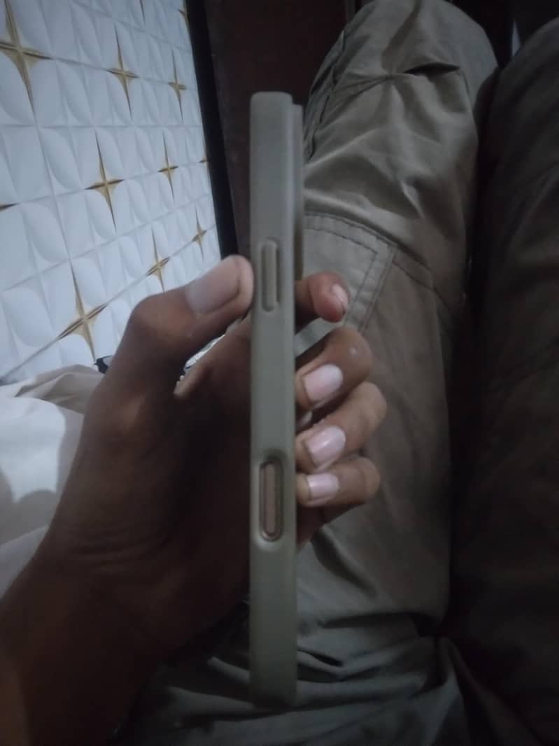 Apple iPhone 16 Pro Max 4