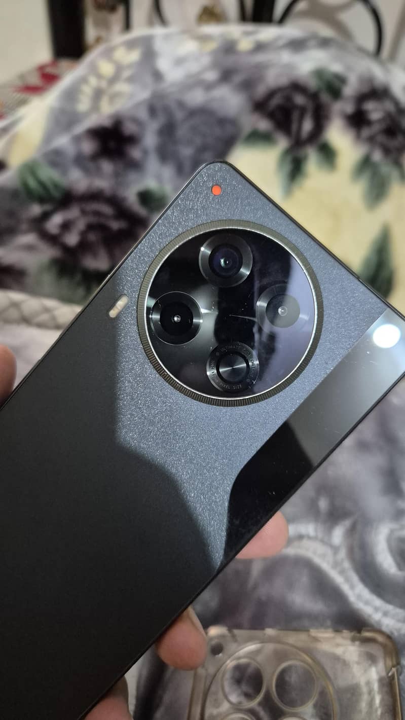 Tecno CAMON 30 1