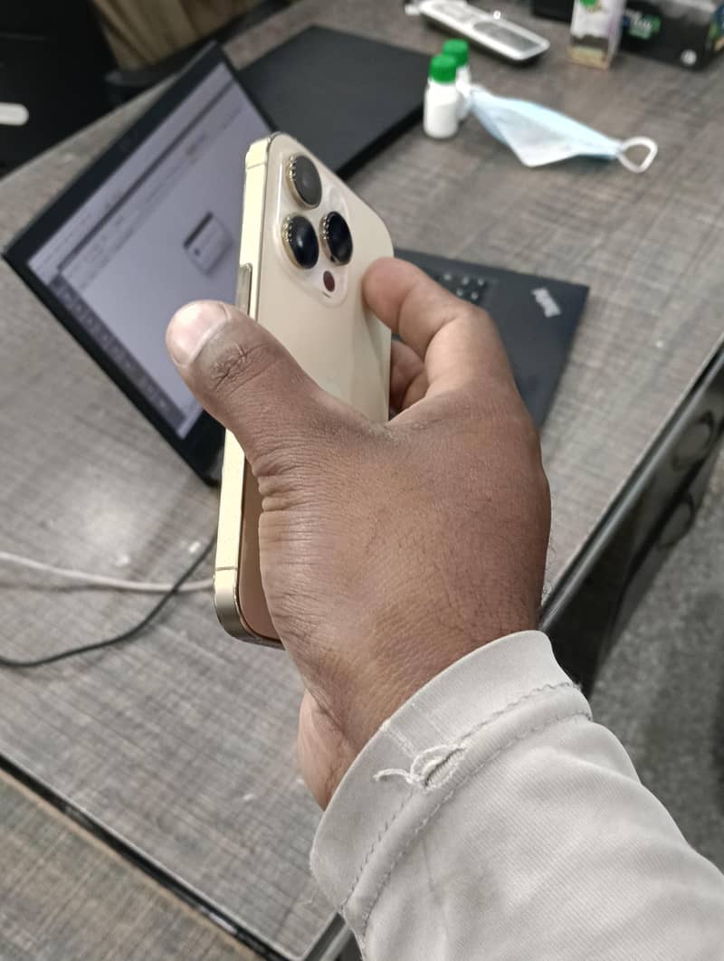Apple iPhone 14 Pro 3