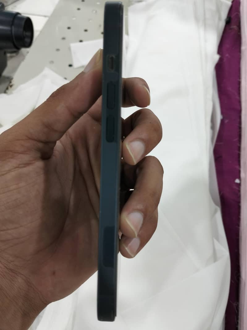 Apple iPhone 14 3