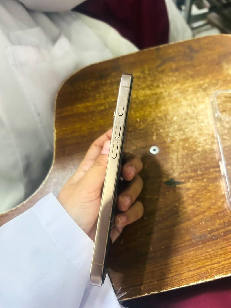 Apple iPhone 16 Pro 6