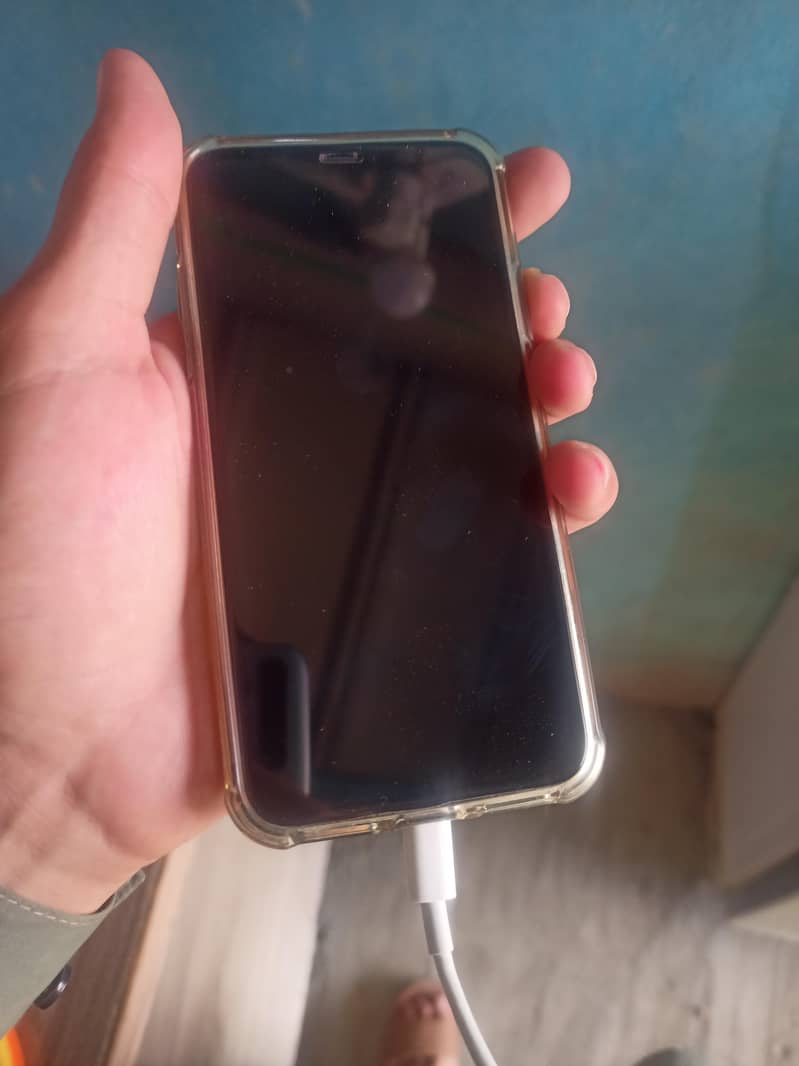 Apple iPhone XS 4