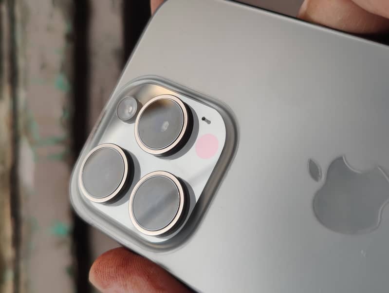 Apple iPhone 15 Pro 0