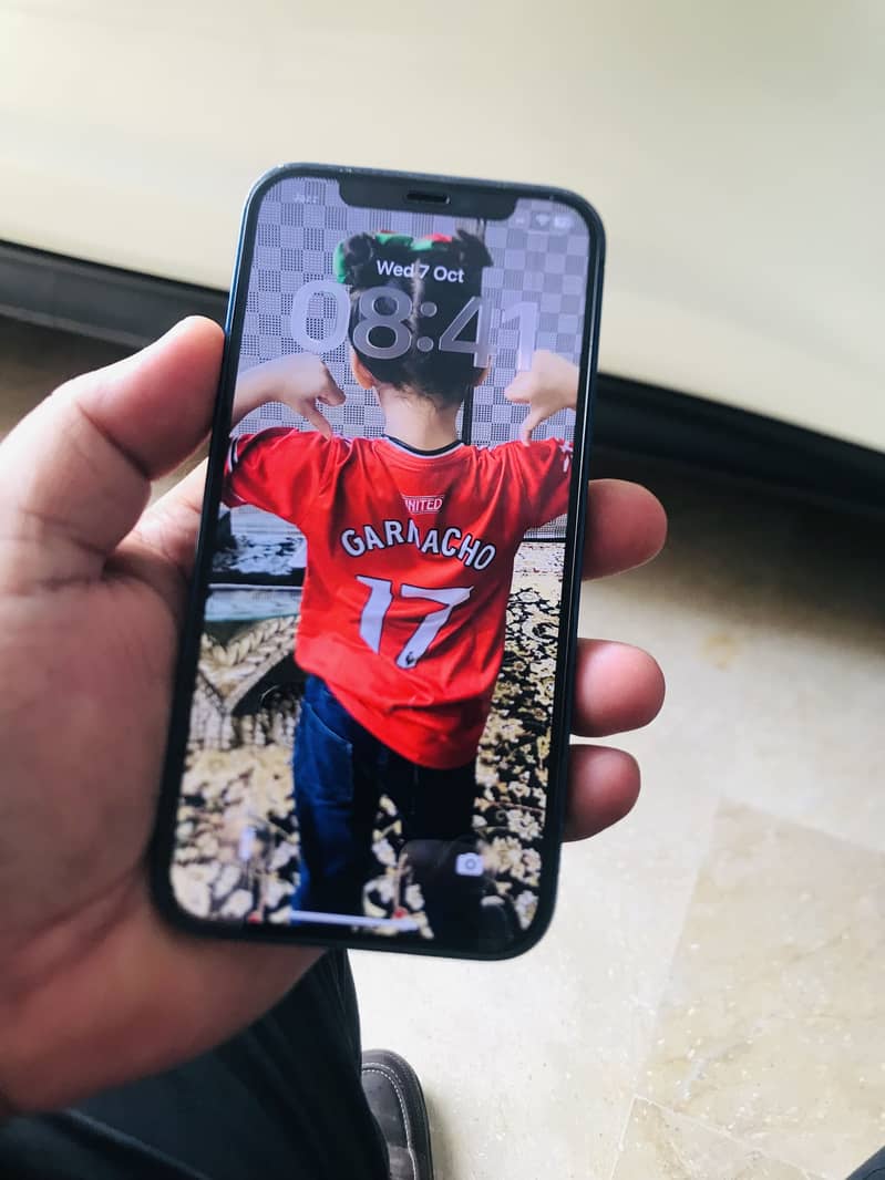 Apple iPhone 12 4