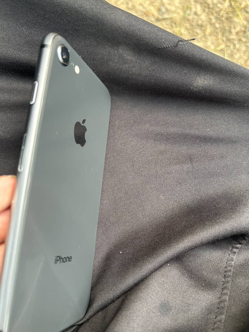Apple iPhone 8 1