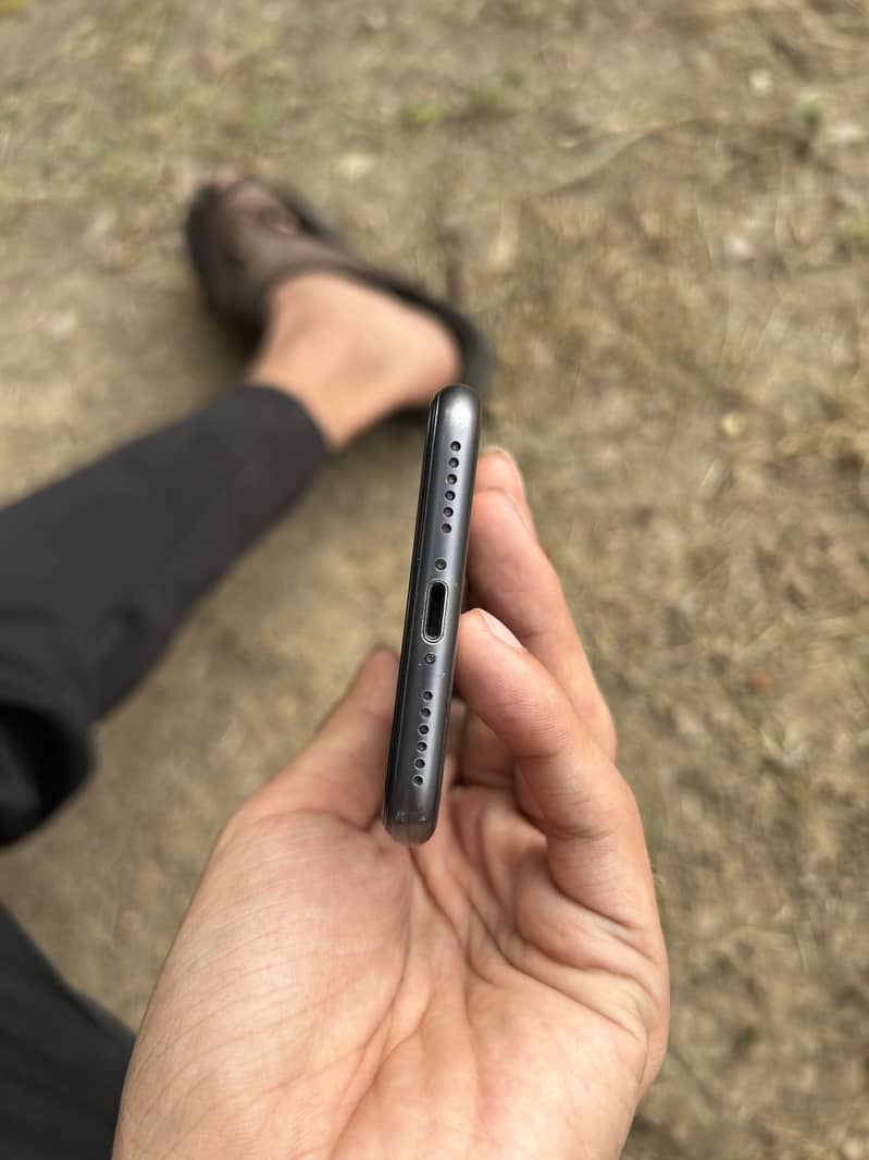 Apple iPhone 8 4