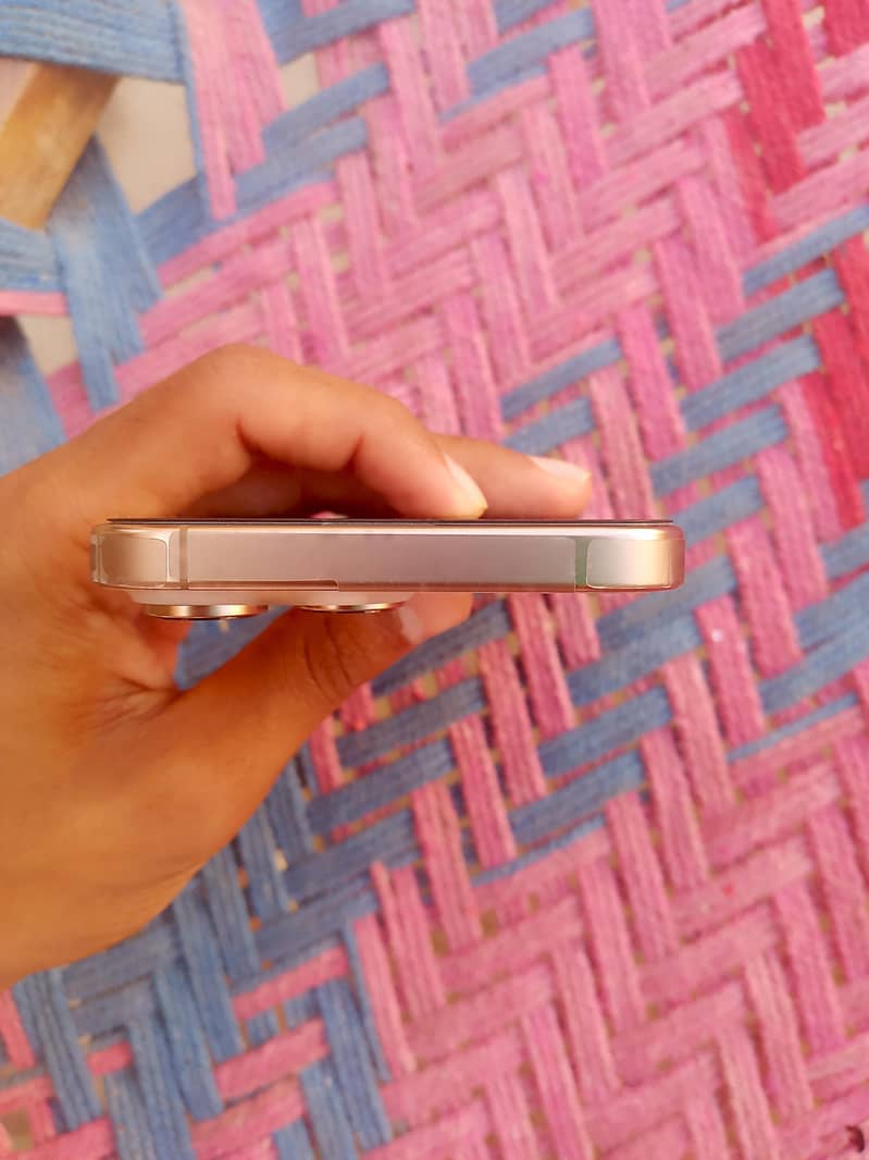 Apple iPhone 16 Pro Max 3