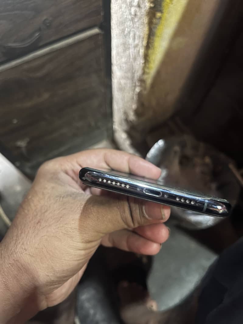 Apple iPhone 11 Pro Max 2