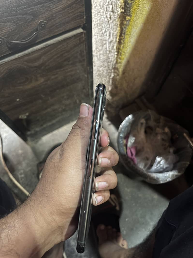 Apple iPhone 11 Pro Max 3