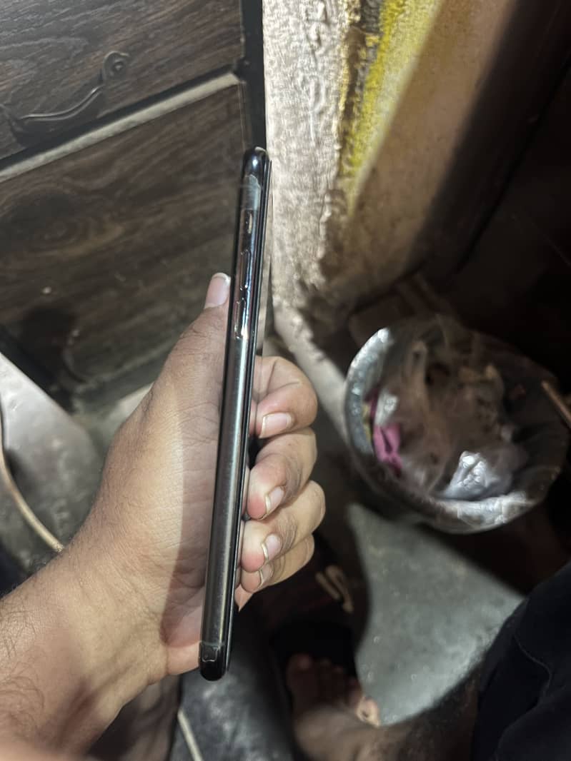 Apple iPhone 11 Pro Max 6
