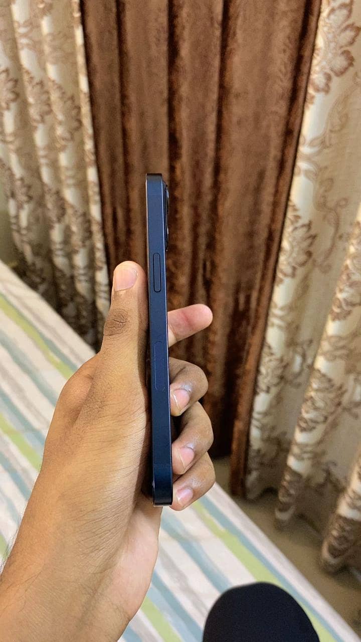 Apple iPhone 13 2
