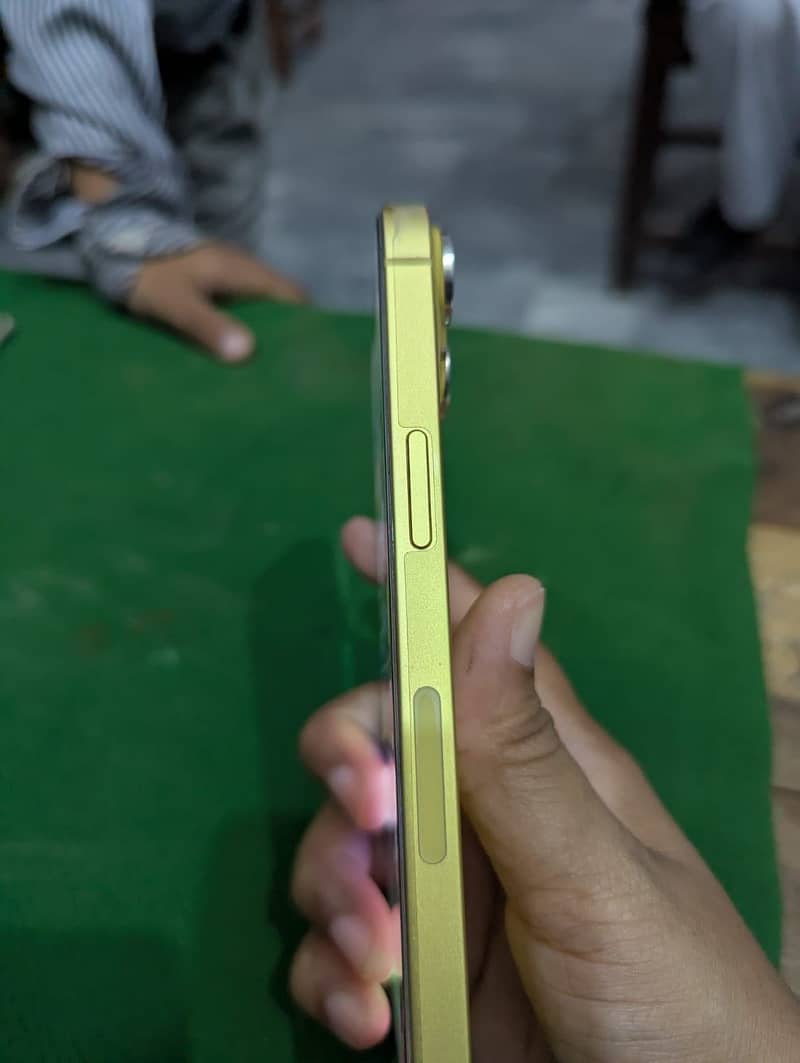 iPhone 15 2