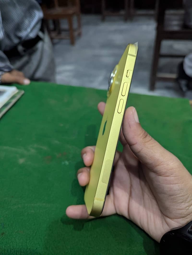 iPhone 15 9