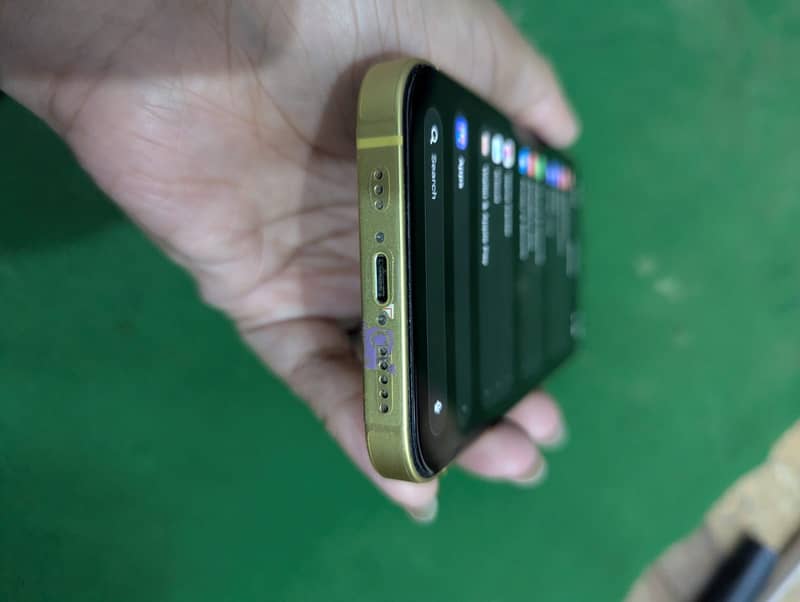 iPhone 15 16