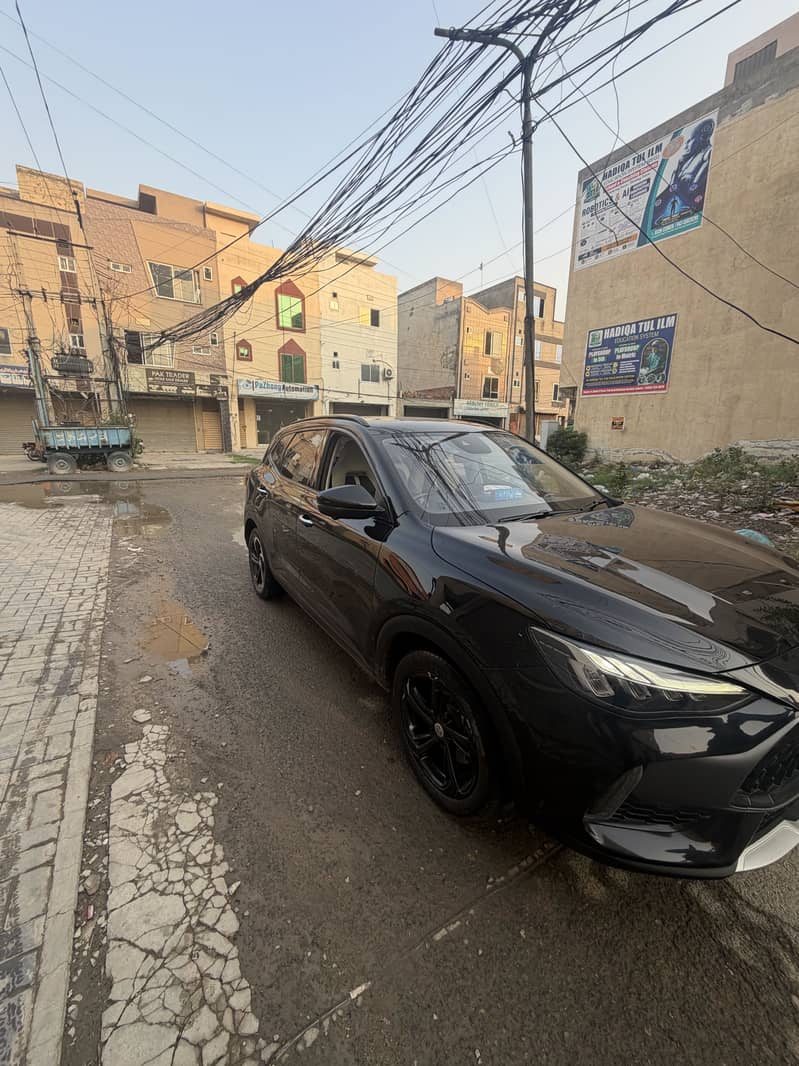 MG HS 2025 6