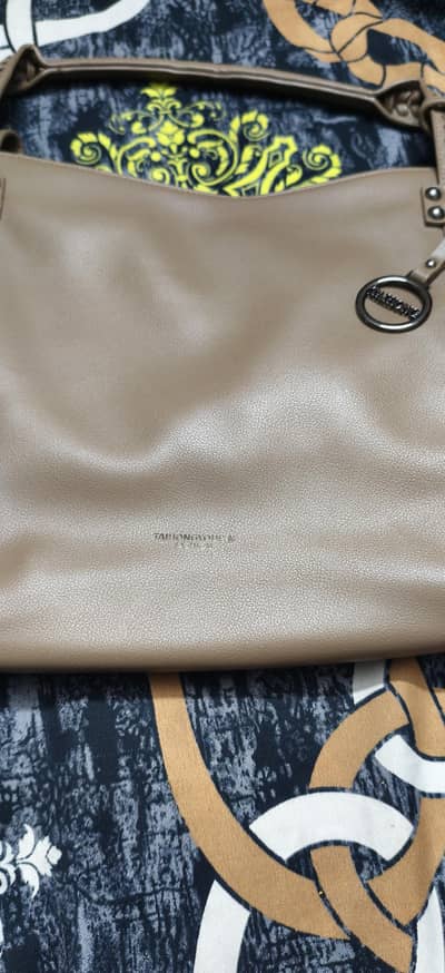 new luxury stylish leathe finish bag.