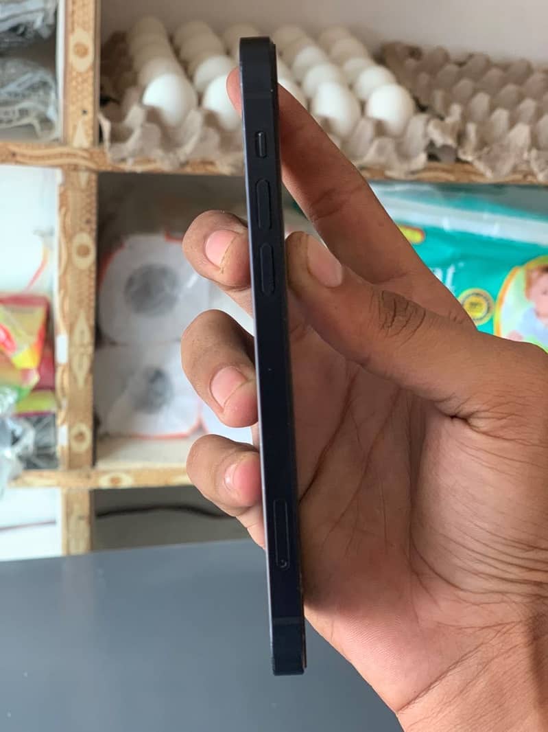 Apple iPhone 12 4