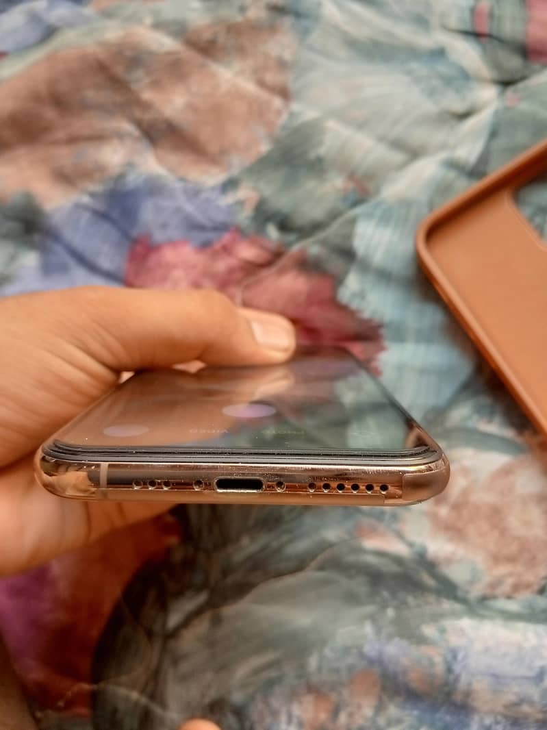 Apple iPhone 11 Pro 6