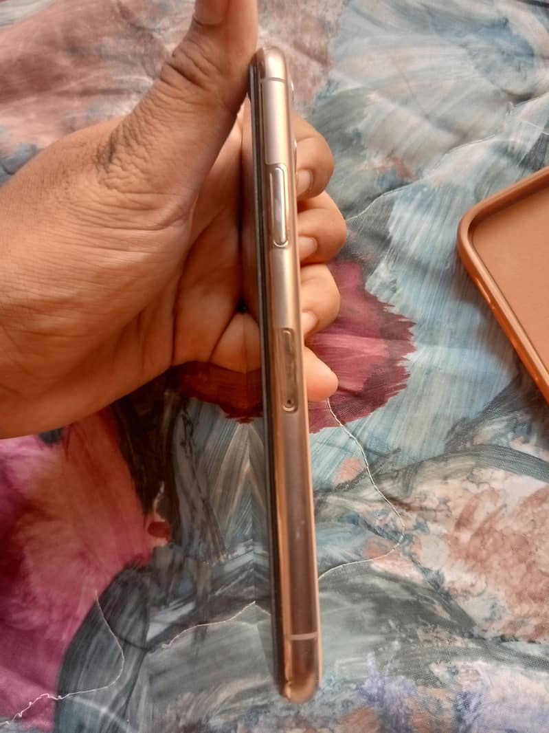 Apple iPhone 11 Pro 7