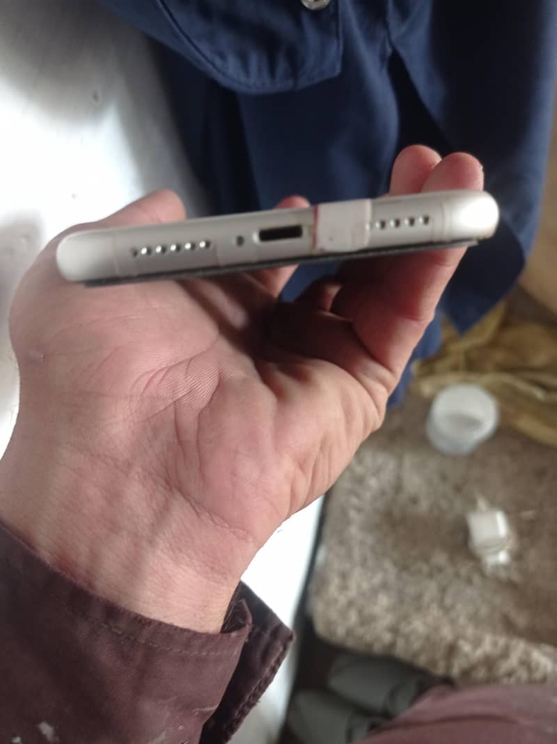 Apple iPhone 11 3
