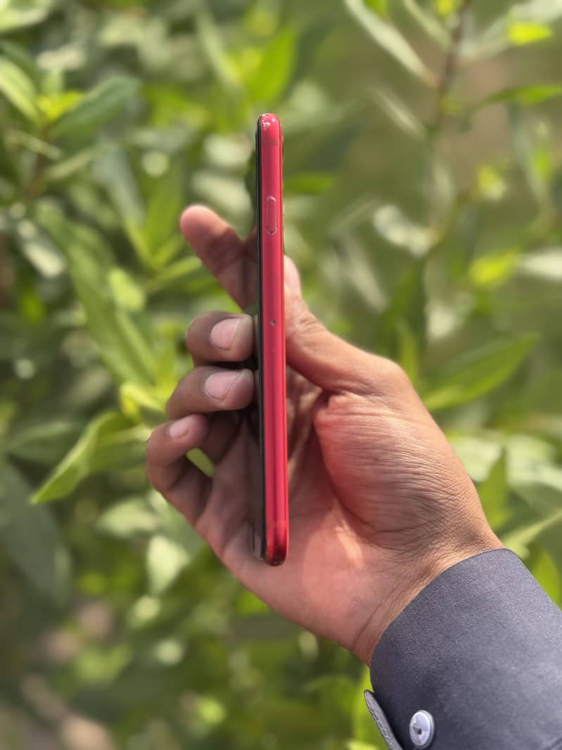 Apple iPhone SE 2nd Generation 4