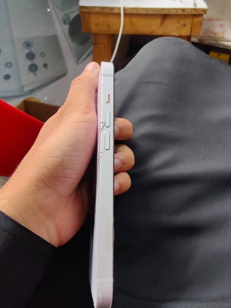Apple iPhone 14 JV 3