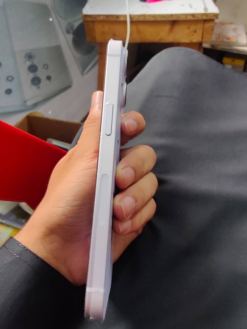 Apple iPhone 14 JV 5