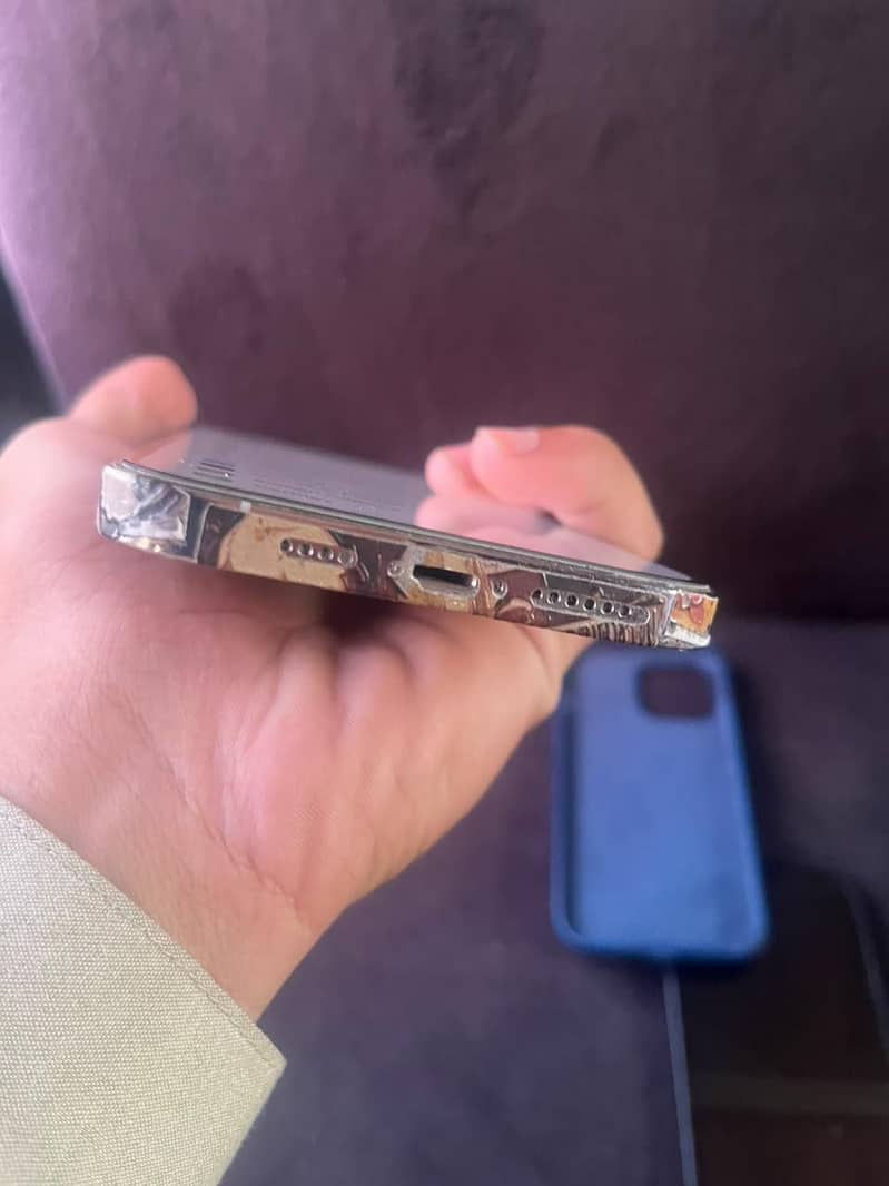 Apple iPhone 13 Pro Max 3