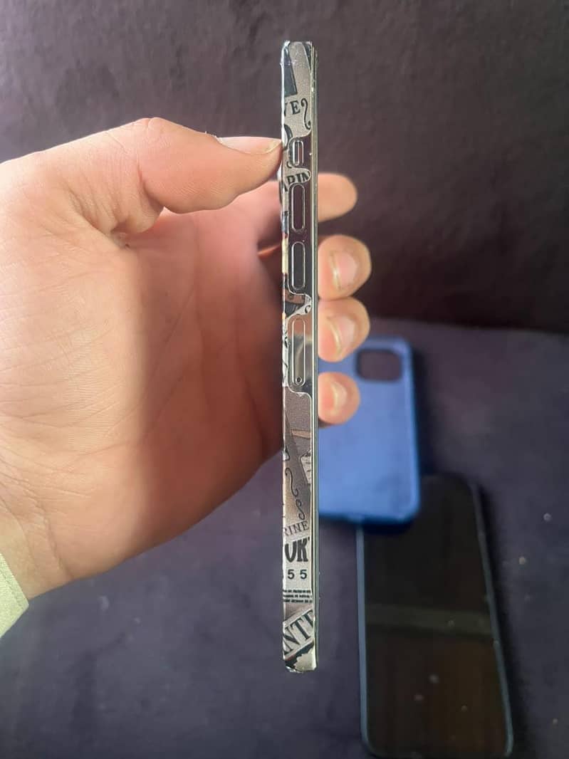 Apple iPhone 13 Pro Max 4