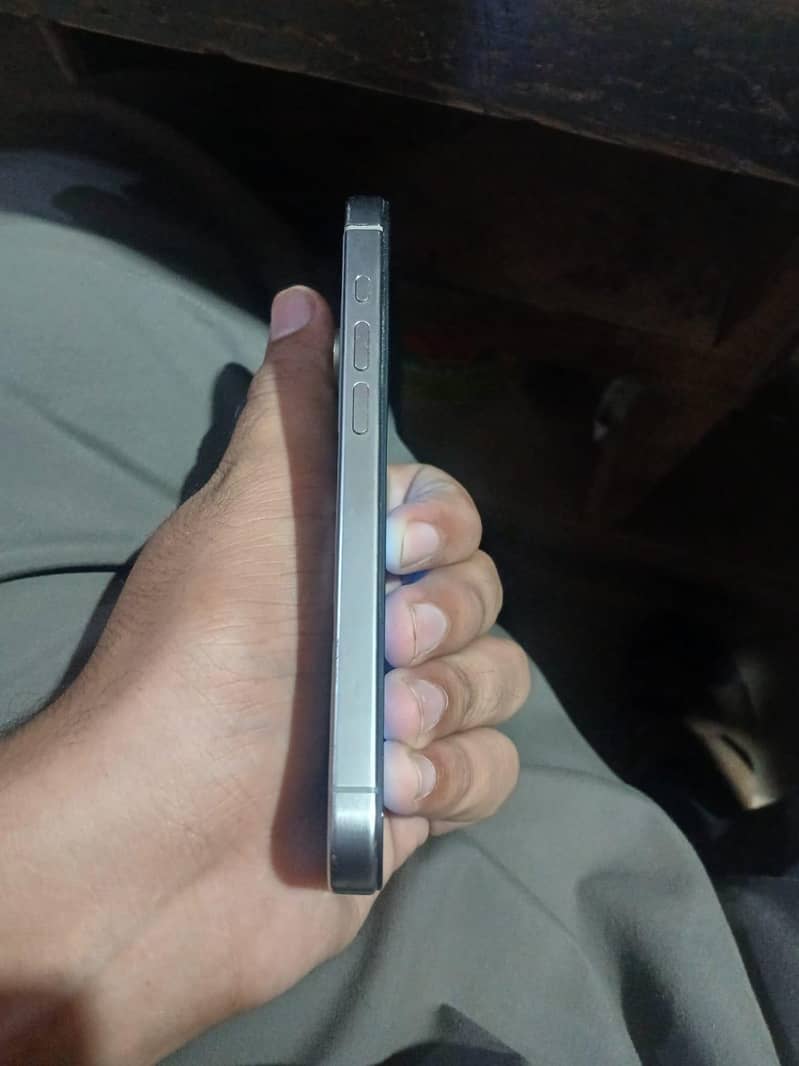 Apple iPhone 13 1