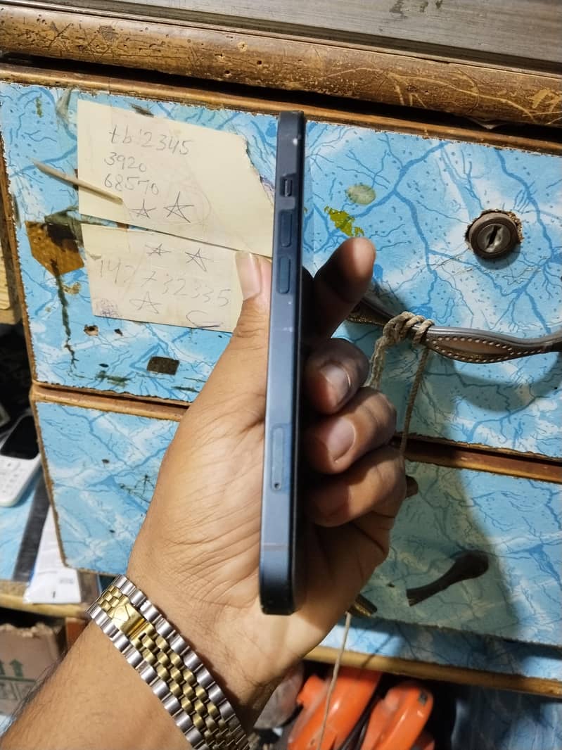 Apple iPhone 13 3
