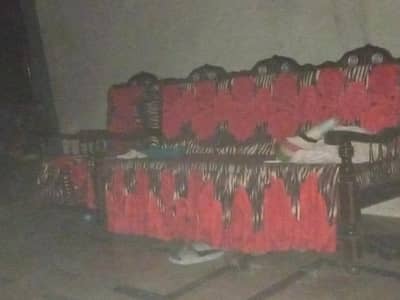sofa 5 seating wala and 3 peace table