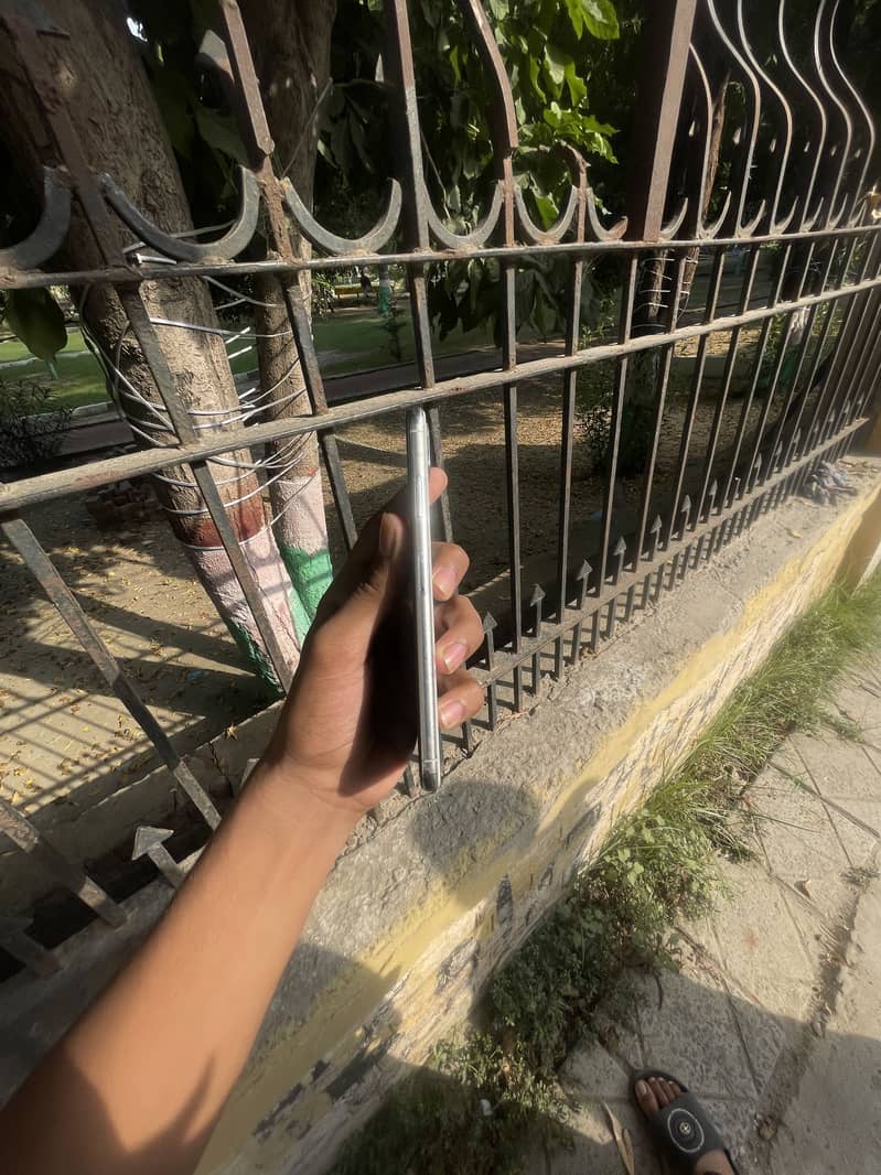 Apple iPhone XS Max 1