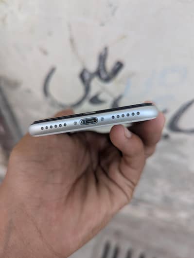 Apple iPhone SE