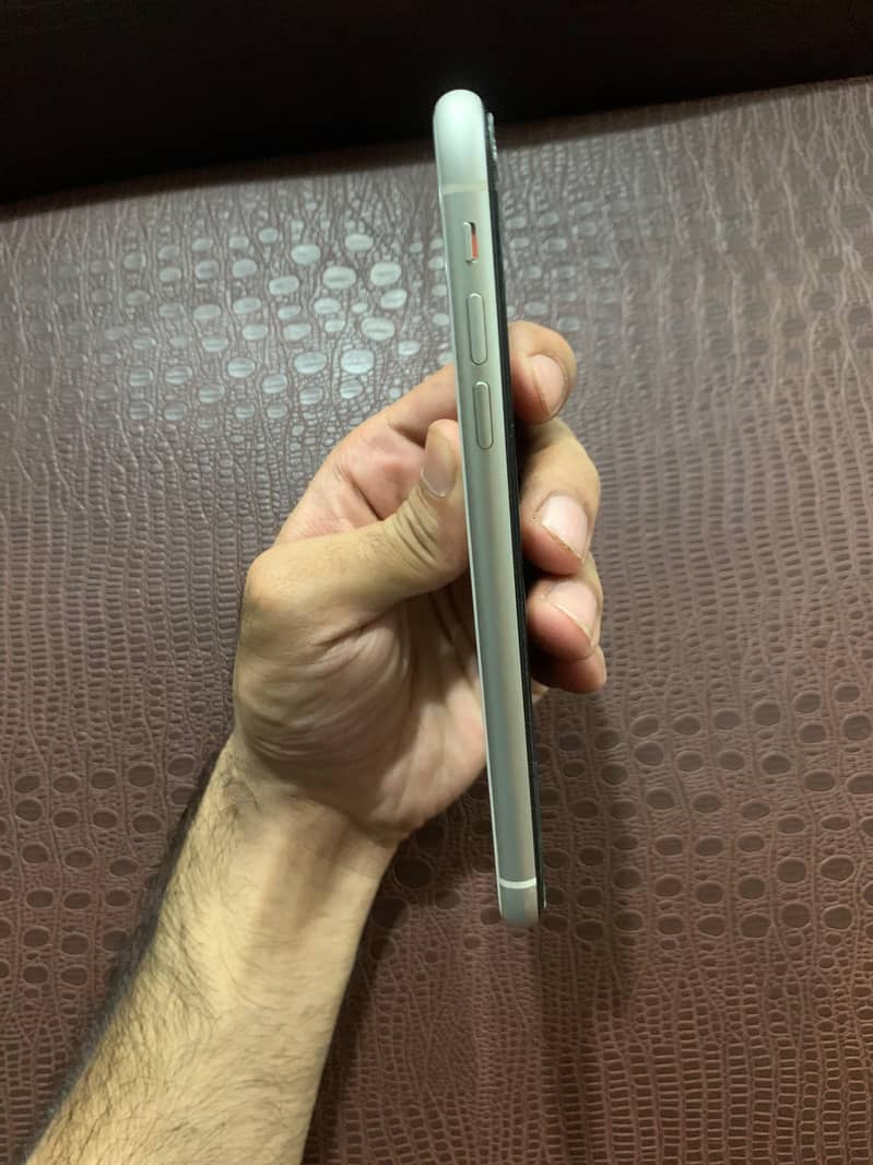 Apple iPhone 11 3