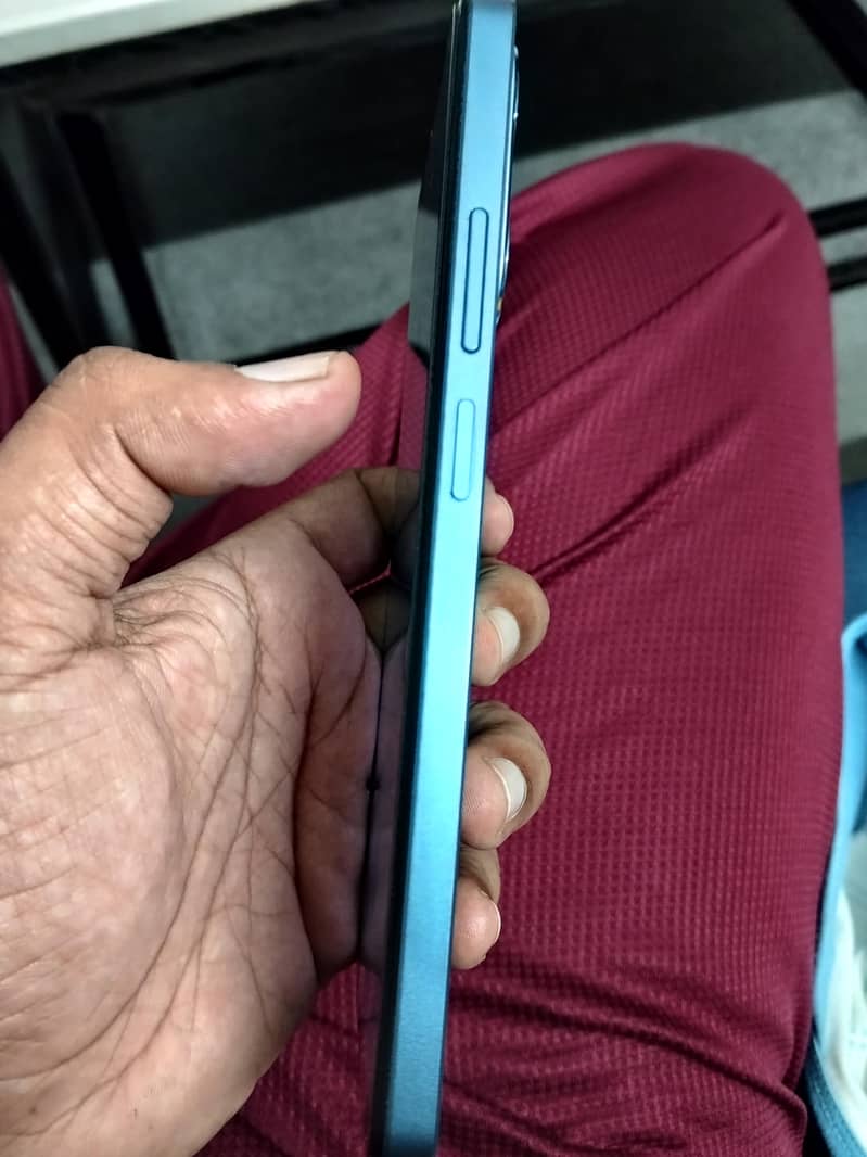 Realme C63 1