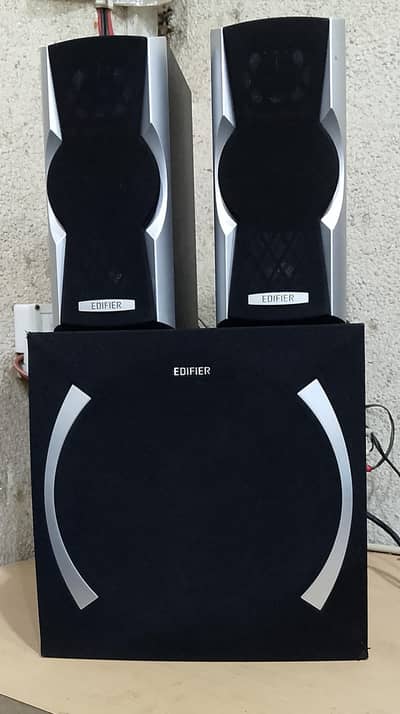 edifier 2.1 fresh new cond all ok total genuine pees non repair
