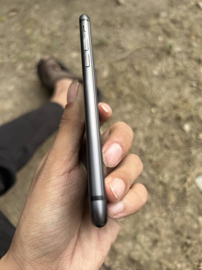 Apple iPhone 8 1